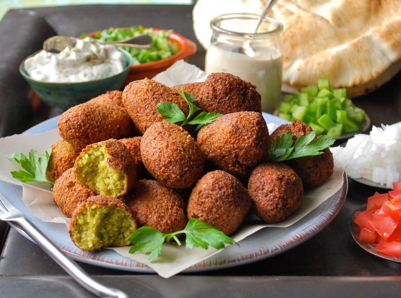 طرز تهیه فلافل و ۹ ترفند خوشمزه‌تر شدن آن