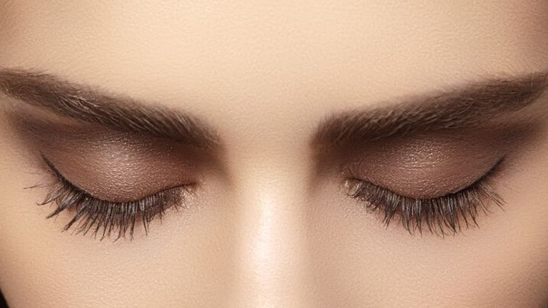 آرایش چشم ملایم با سایه