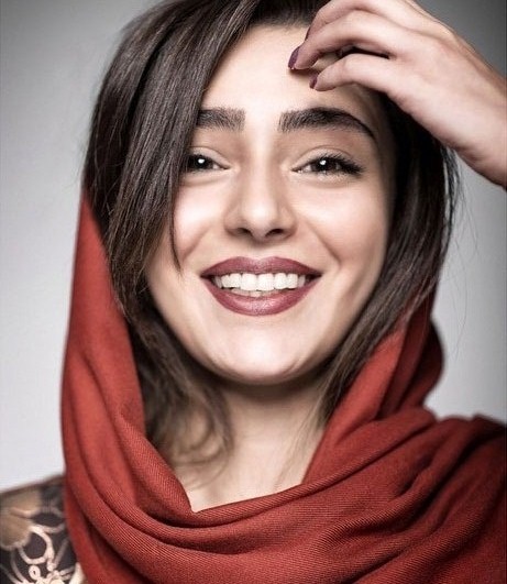 بیوگرافی هستی مهدوی فر