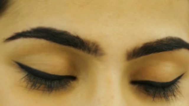 روش صحیح کشیدن خط چشم