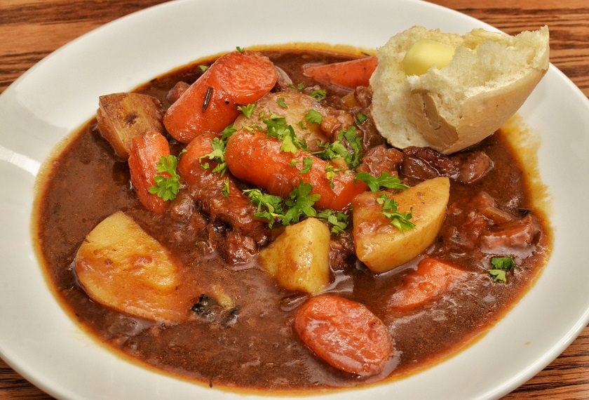 خورشت سیب و آلو قیسی با گوشت