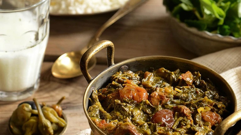 خورشت الو اسفناج با گوشت