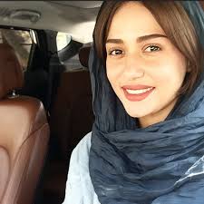 بیوگرافی پریناز ایزدیار