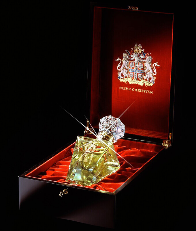 بهترین عطرهای جهان بدون شک، همه ما به برخی رایحه ها علاقمند بوده و ممکن است برای خرید عطر مورد نظرمان حتا مبالغ هنگفتی را هزینه کنیم.