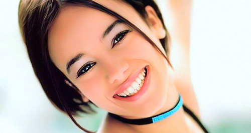فواید لبخند زدن . چطور زیبا لبخند بزنیم ؟