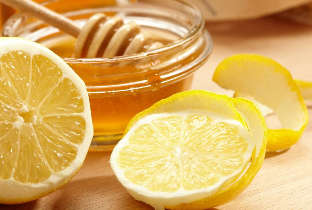 صاف کردن موها با عسل و لیمو